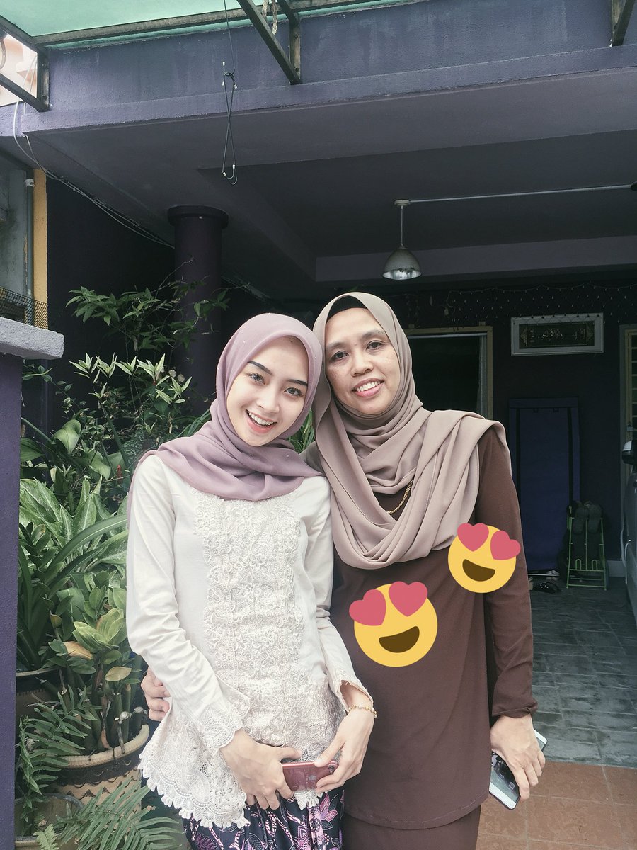 _QyylaaMZ's tweet photo. selamat hari raya aidiladha dari saya & mama mertuamu ✨ https://t.co/aQGb5LEMvA