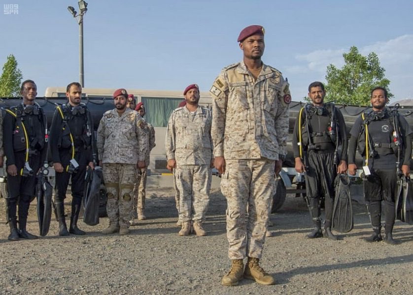 AJELNEWS24's tweet photo. تشارك القوات البرية الملكية السعودية والقوات البحرية الملكية السعودية ممثلة بإداراتها وقطاعتها المعنية أثناء موسم الحج بمساندة وزارة الداخلية.
.
. https://t.co/m6qJ5gAoS9