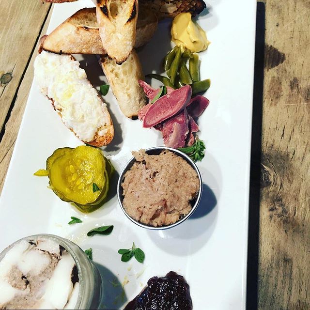 NWBBalbany's tweet photo. #Repost @chefricorlando with @get_repost
・・・
Serious charcuterie - chicken liver pate, lovers leap pork rilettes, Lardo toast, pickled lamb tongue, b&b pickles, dilly beans, tomato jam and strong mustard #charcuterie #lardo #rilettes #pate #dillybean… https://t.co/gFWWVOonef https://t.co/rit3aLuCMU