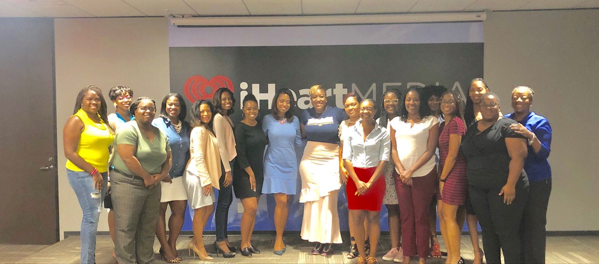 SimplyCecilia's tweet photo. Another great event courtesy of #ColorCommHOU! This evening featured a discussion with @MelindaFox26 & @937thebeat’s own @IamDJSupastar on #BalancingItAll https://t.co/SevMfYyk9E