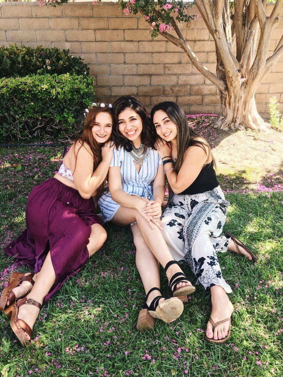 SigmaKappaCSUF's tweet photo. Issa (Σ)KOACHELLA vibe 🌵💖✨
#polishweek #day2 #csufpanhellenic #gogreek #sigmakappacsuf https://t.co/H925jSeuX5