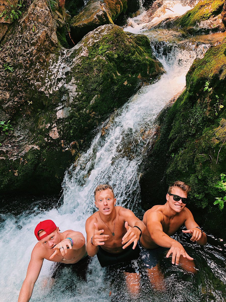 brex055's tweet photo. ✌🏿 out summer https://t.co/67UQEFFGWu