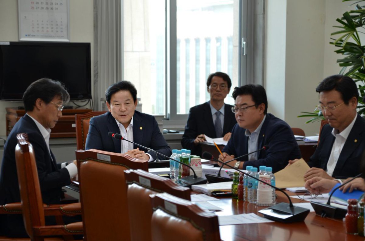 <국회는 입법과 정부 예결산을 함께 다룹니다 !> 경제 어려움 등 현안이 산적한 시기에 금융위와 공정위 등 핵심경제부처를 피감기관으로 둔 정무위 간사위원과 예결소위 위원장까지 맡아 더욱 책임이 막중합니다. 크게 3가지 다짐을 해봅니다.
hoy.kr/cRtH