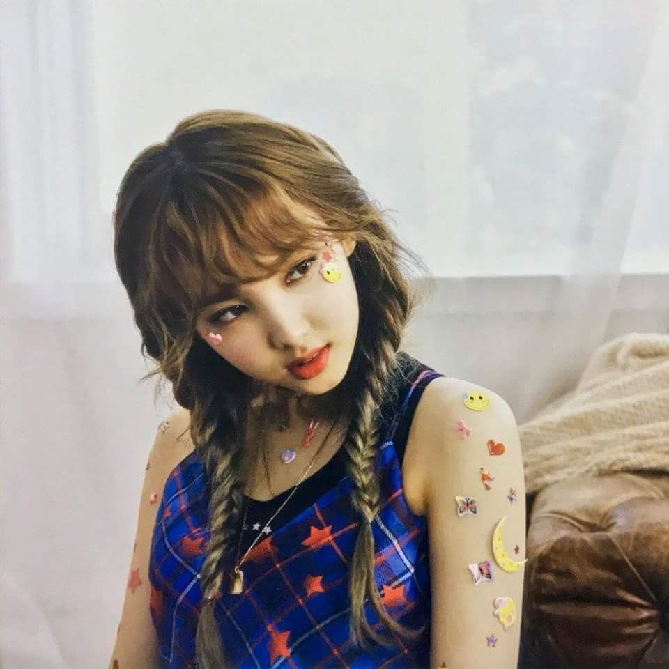 shikinogami's tweet photo. queen chloe did my hair today!💘  (@diorrealm) https://t.co/QWZkOYSyml