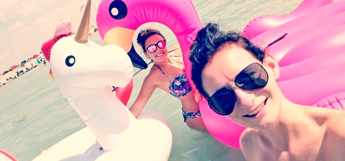 Bear12C's tweet photo. Why are there no flamingo emojis? 🦄☀️🌊👙 https://t.co/hqyZ2NSMMq