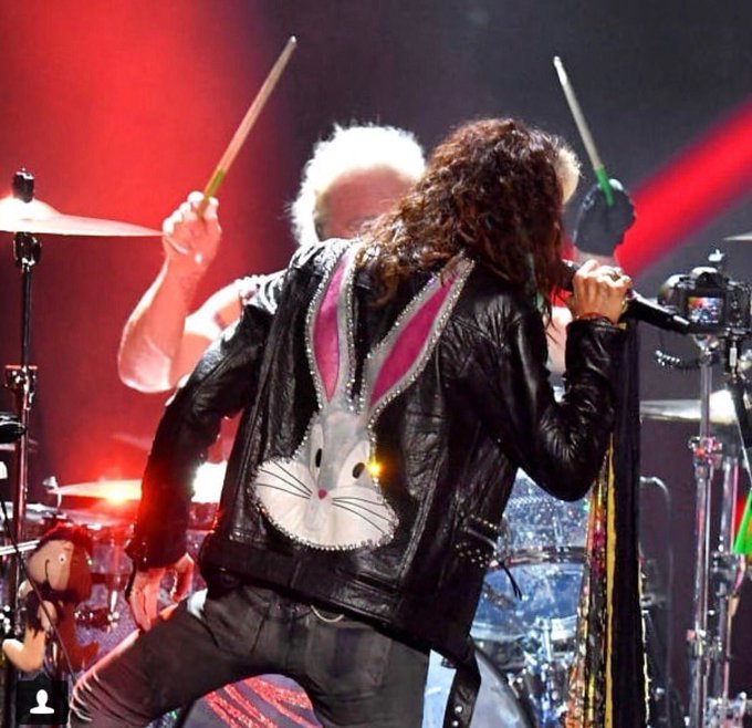 View image on Twitter