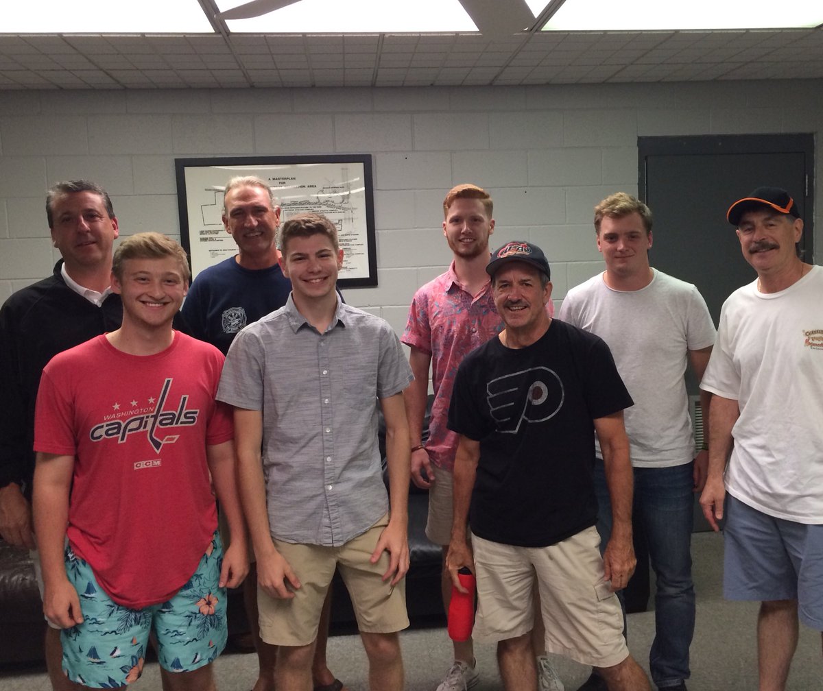 coachQbama's tweet photo. Great 1st meeting with @uahclubhockey Board. Special guests showed up from 1st ever ‘79 UAH club team. Godfather of HSV Hockey #FredHudson, #TomPerry #MikeFinnegan @budd33 #BobbyZeek #RobWoody This season is Re-Birth of Club Hockey. https://t.co/LdMkV4KEfZ