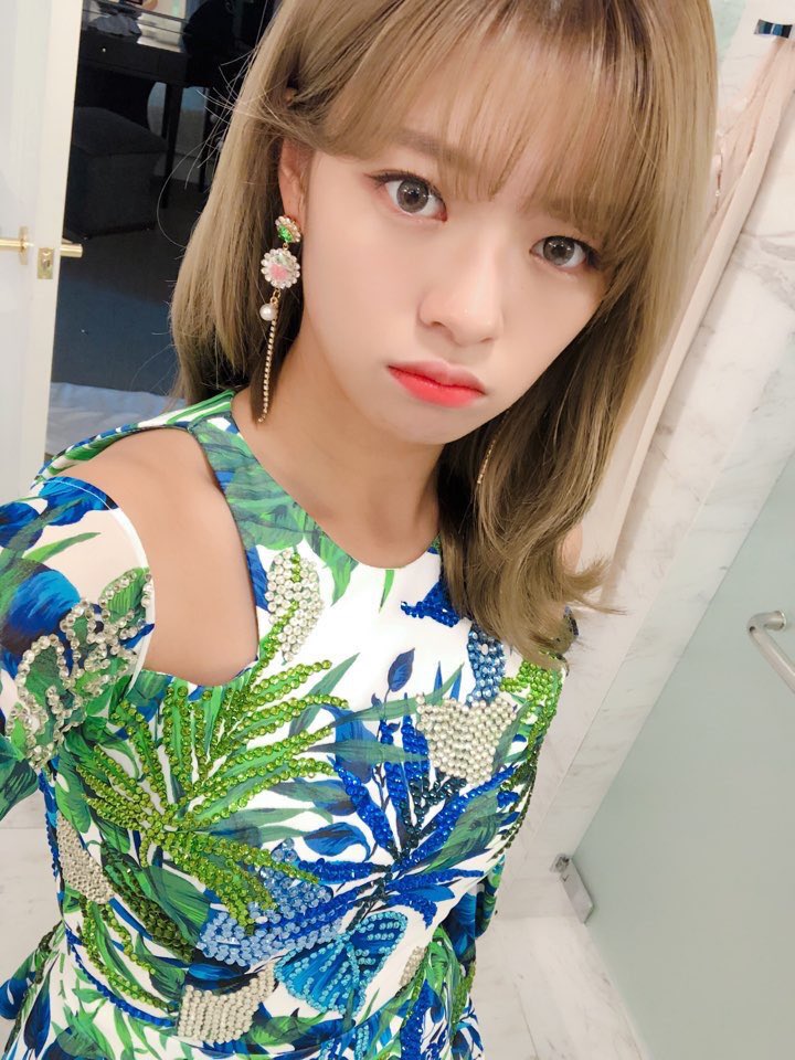 تويتر 湊﨑japan على تويتر 自分でも セルカが下手 って言うてるけどユジョンヨンのセルカほぼあひる口でかわええ W 笑 T Co 7iwbpn0ylj