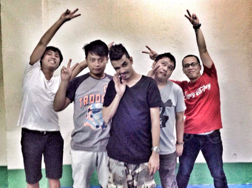 August 26 takits mga rockers! Kasama mga malulupit na banda <a href="/mayonnaisemusic/">Mayonnaise PH</a> <a href="/evenphilippines/">EVEN</a> <a href="/ginilingfest/">Giniling Festival</a> <a href="/NeverRunPH/">Never Run</a> <a href="/mariavelesband1/">MARIAVELES</a> Pistola, Eaasy, The Project, A Part Meant #hoodlumbanda #tigilannanatin #hoodlumlive