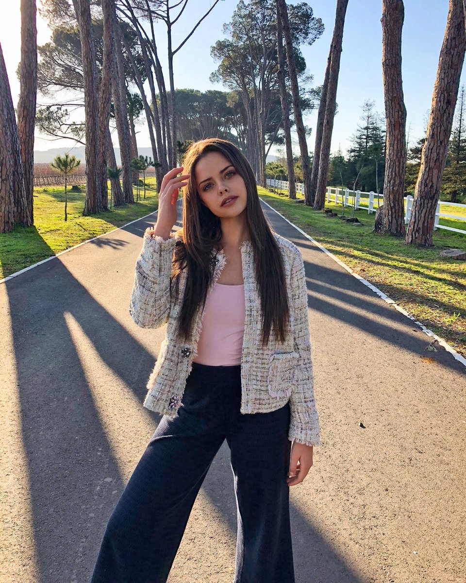 Being confidently and unapologetically myself with a pinch of va va voom is my full proof recipe to feeling Glamorous ✨ #GMGREADER18 <a href="/GLAMOUR_sa/">GLAMOUR South Africa</a> #GMG18 #OOTD