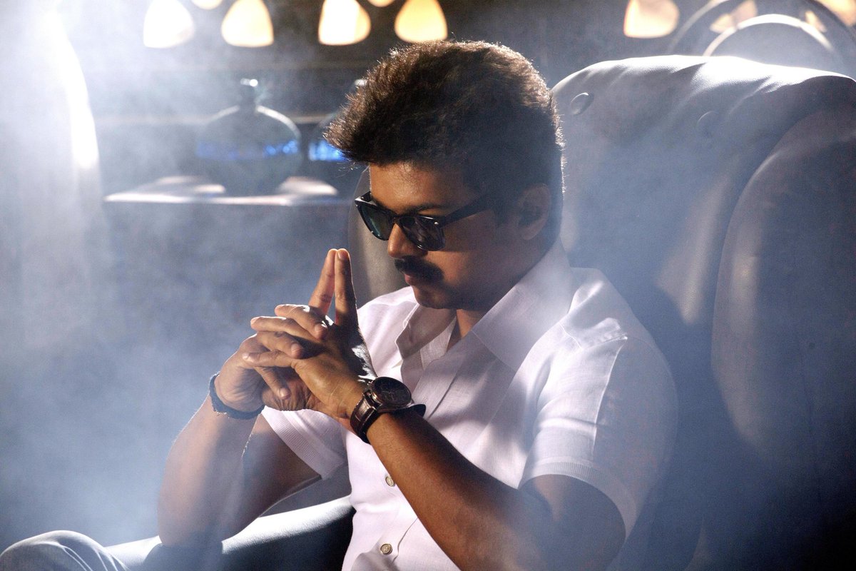 #Thalapathy <a href="/actorvijay/">Vijay</a> Posing With A Cigarette In A #Sarkar Poster Donates ₹70 lakhs For #KeralaFloodRelief 👏
<a href="/draramadoss/">Dr ANBUMANI RAMADOSS</a> Slammed <a href="/actorvijay/">Vijay</a> For A Smoking Poster Done Nothing Yet.!😏
Anyone Can Talk With Big Mouth.. But Only Very Few Can Help With Big Heart 👍
#KeralaFloods