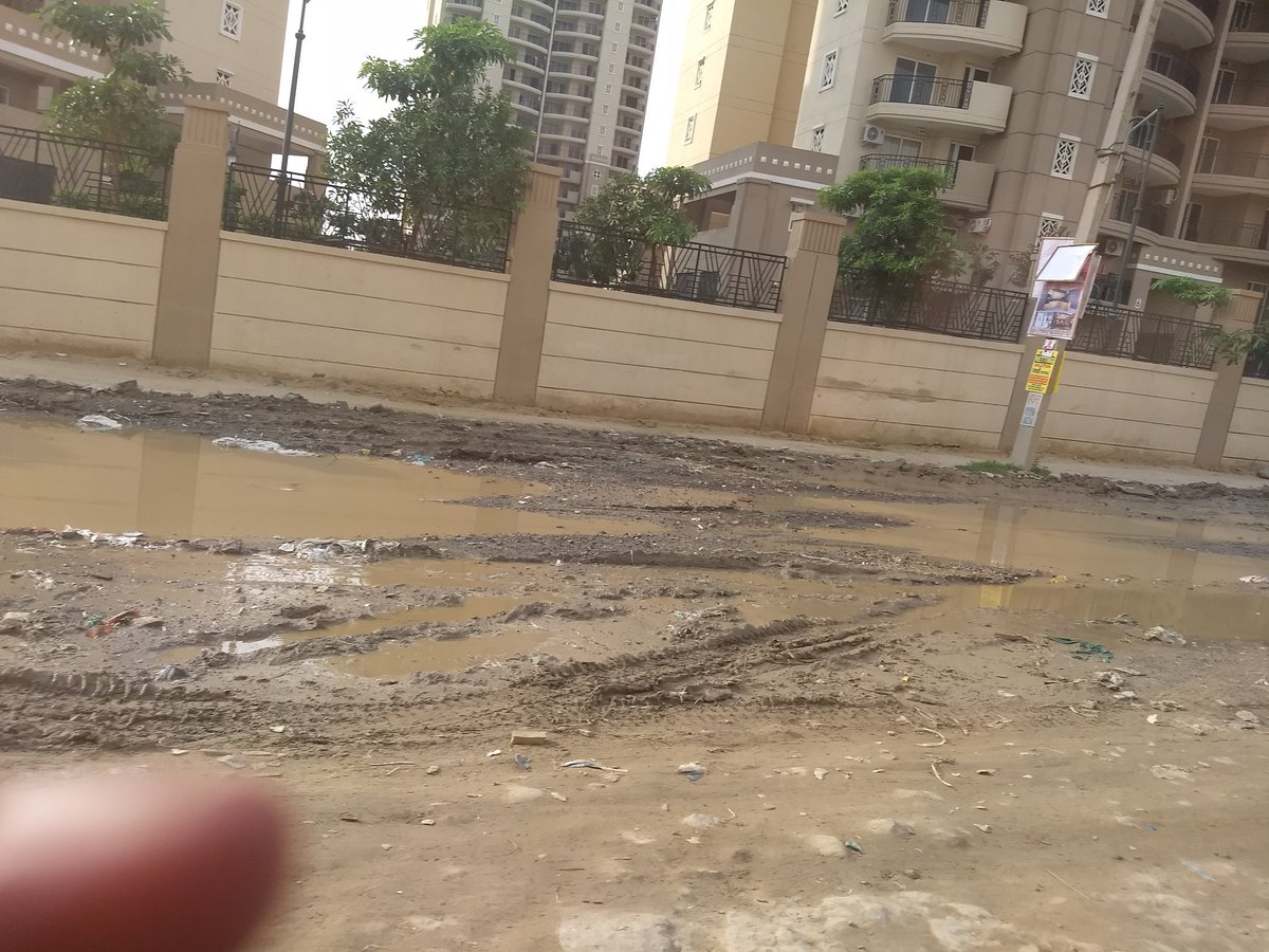 AnjanDeveshwar's tweet photo. @RaoNarbir Sir, Some blessings required for new sector of gurugram like 109 also and blessings u can give us.mcg n Huda says this road is not under them.we have two schools here n people r looted on gun point no street lights.expected things to change under @BJP4Haryana @mlkhattar @cmohry https://t.co/lFKOmR03nc