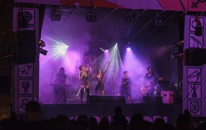 naiz_bilbotarra's tweet photo. @manexaltuna ASTE NAGUSIA
@lafuriarap, @anitaparkergara, @Etsaiakeroak #badsoundsystem #GlitchGyals #DCaprichos #Sutan #NizuriTazuneri #MudCandies edo #Moonshakers izan ziren astelehen gauean Areatzako jai gunean aritu ziren talde eta musikarietako batzuk
https://t.co/s4ccP4TXrm https://t.co/hx6my6dykL