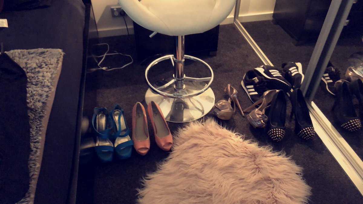 MistressRhea1's tweet photo. Ready for my human shoe shiner 🤗 I hope his tongue can handle it 😂😂#perthkink #Perthfemdom #perthmistress #FindomGoddess #slavetraining #footfetishnation #footlicking @myFEMDOMspace @Femsupremacy @TheFemdomEmpire @FemSupermacy https://t.co/tBGTWQ3kK9