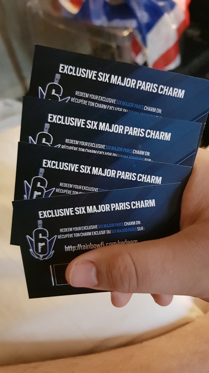 Had left over charms so only one thing to do, GIVEAWAY.

Paris Major Charm

How to enter:
- Retweet
- Follow @Secret_LeonGids 

Ends Aug 26th