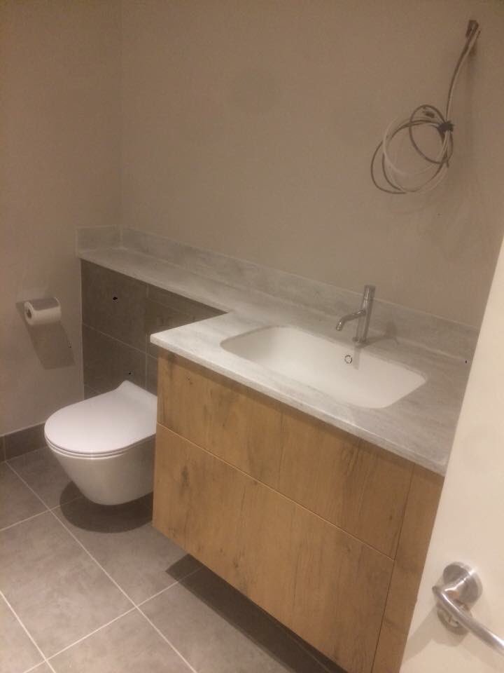 Techtops08's tweet image. Arrowroot vanity tops with designer white sinks in a luxury flat over looking the Thames

#thames #london #lovelondon #corian #glacierwhite #arrowroot #vanity #techtops #flat @coriandesignuk