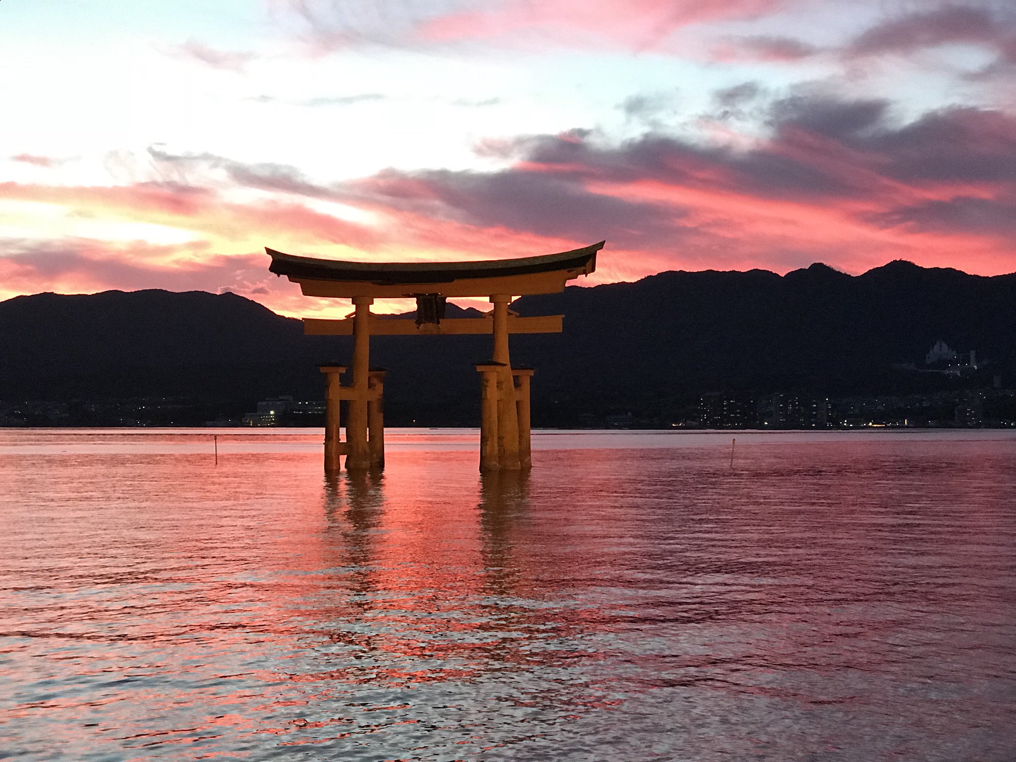 Shinya 神様がくれた時間 宮島 厳島神社 Sunset 一期一会 Danはイリノイ生まれのcrazyguy Bgmはブルビン 仕事です T Co Jyuknwyz0x Twitter