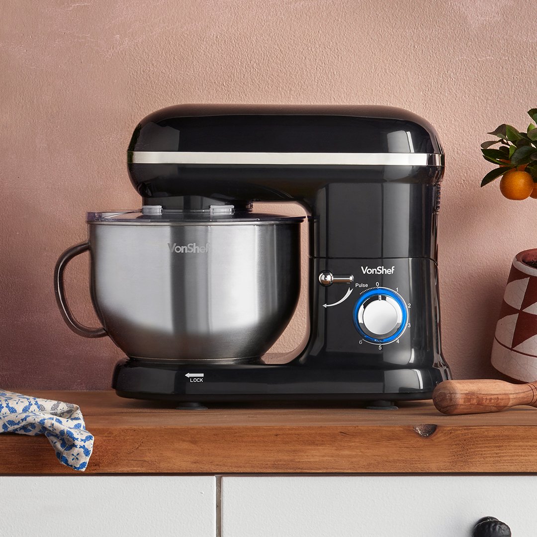 🍰 IT’S #GIVEAWAY TIME! 🍰
We are giving you the chance to #bakealong with #GBBO and win your very own #VonShef Black Stand Mixer! 
To enter: Follow <a href="/VonShef/">VonShef</a> and @domu_uk &amp; Retweet this tweet!
#Competition closes Friday 24th Aug 12pm, UK entries only.
GOOD LUCK! 🍪🍰🥧#win #comp