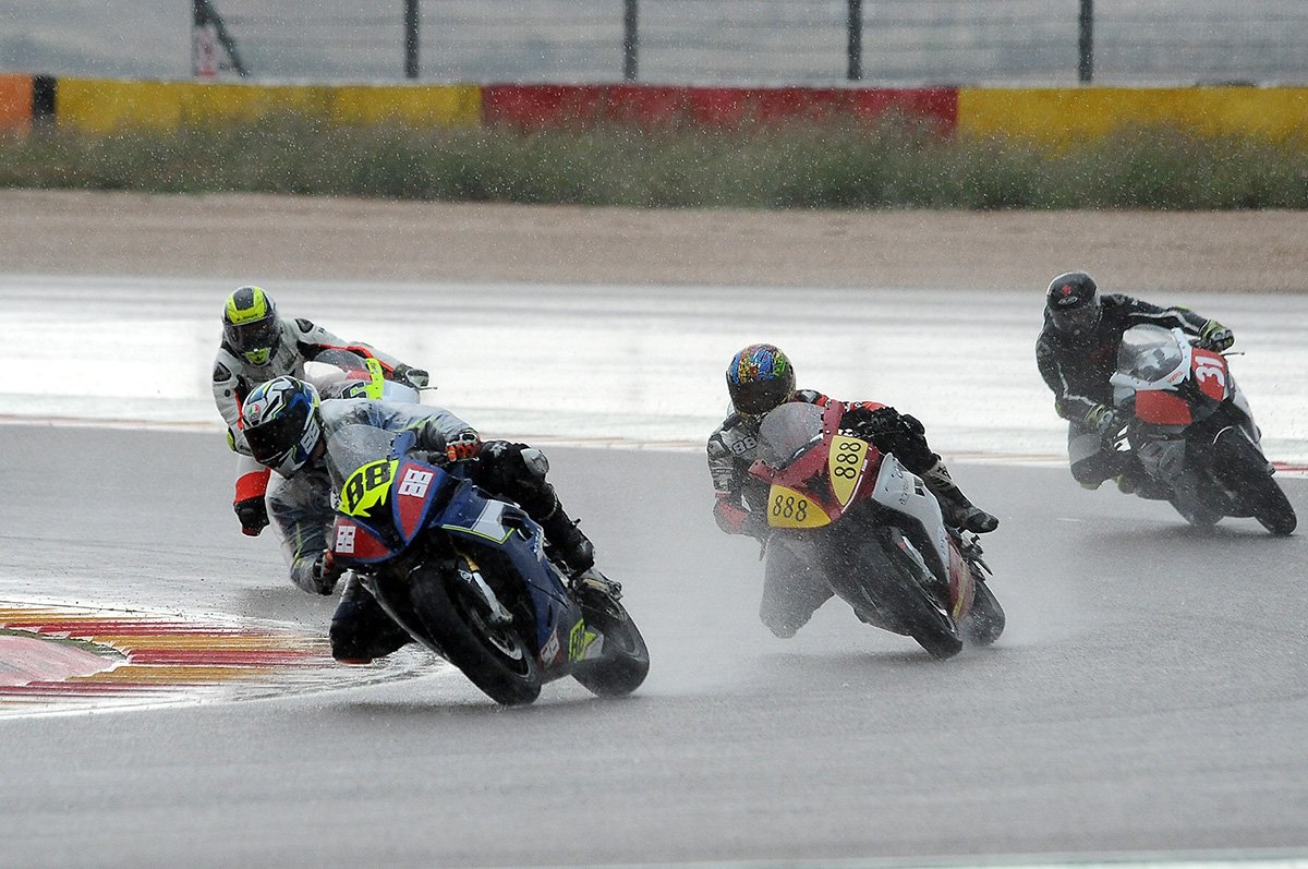 relojeskronos's tweet photo. ¿Echáis de menos el rugir de las motos? ¡Queda justo un mes para su vuelta! La próxima prueba de la BMW RR CUP S1000 EasyRace será el 22 de septiembre en el Circuito de Cheste. ¡Qué emoción!
#Kronos #CircuitoDeCheste #EasyRace https://t.co/T0U3JUGRen