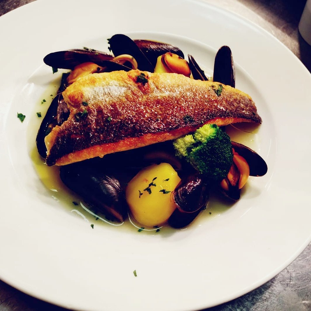 Fillet of sea bass "acqua pazza" mussels, new potatoes and broccoli