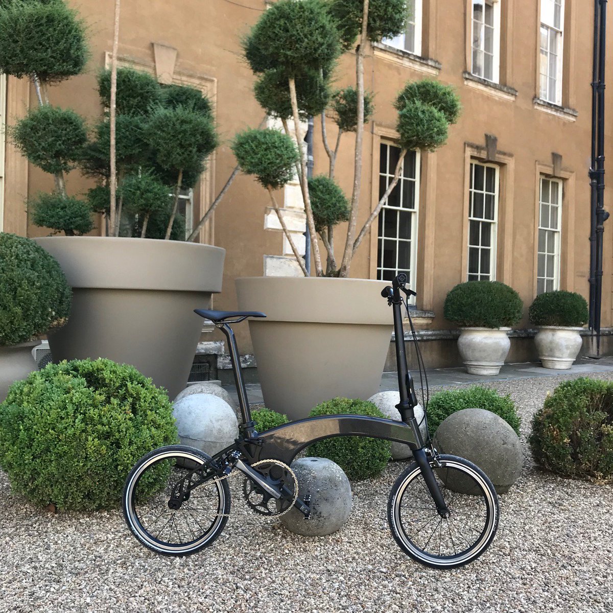 HummingbirdBike's tweet image. Test rides and grand tour of the stunning @AynhoePark this week. Thank you for having us James and Co. #AynhoePark #AModernGrandTour