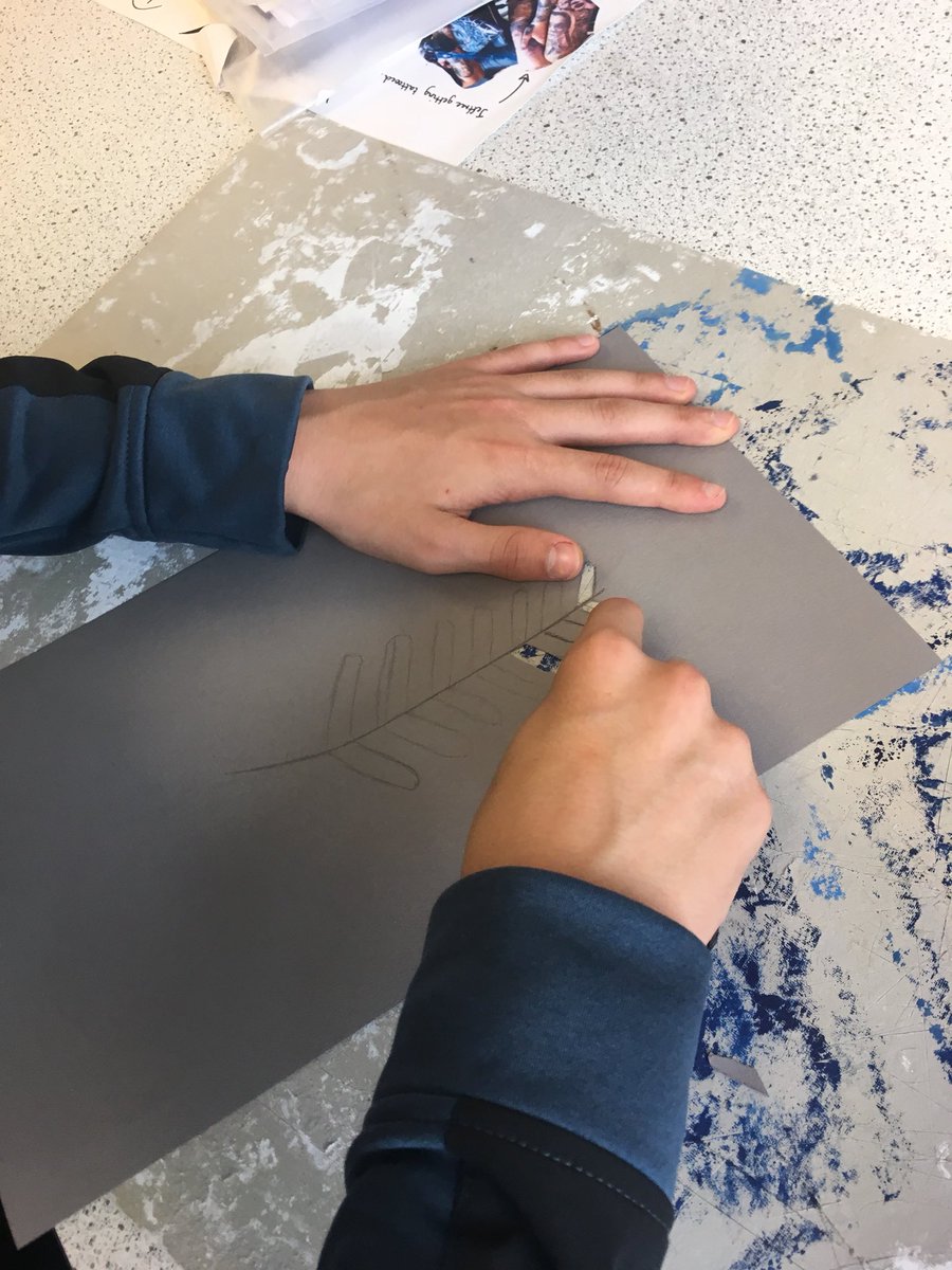 Miss_McCreadie's tweet photo. Screen printing with my N5s this morning #screenprinting #stencilmaking #designfolio https://t.co/cZmnRipWmh