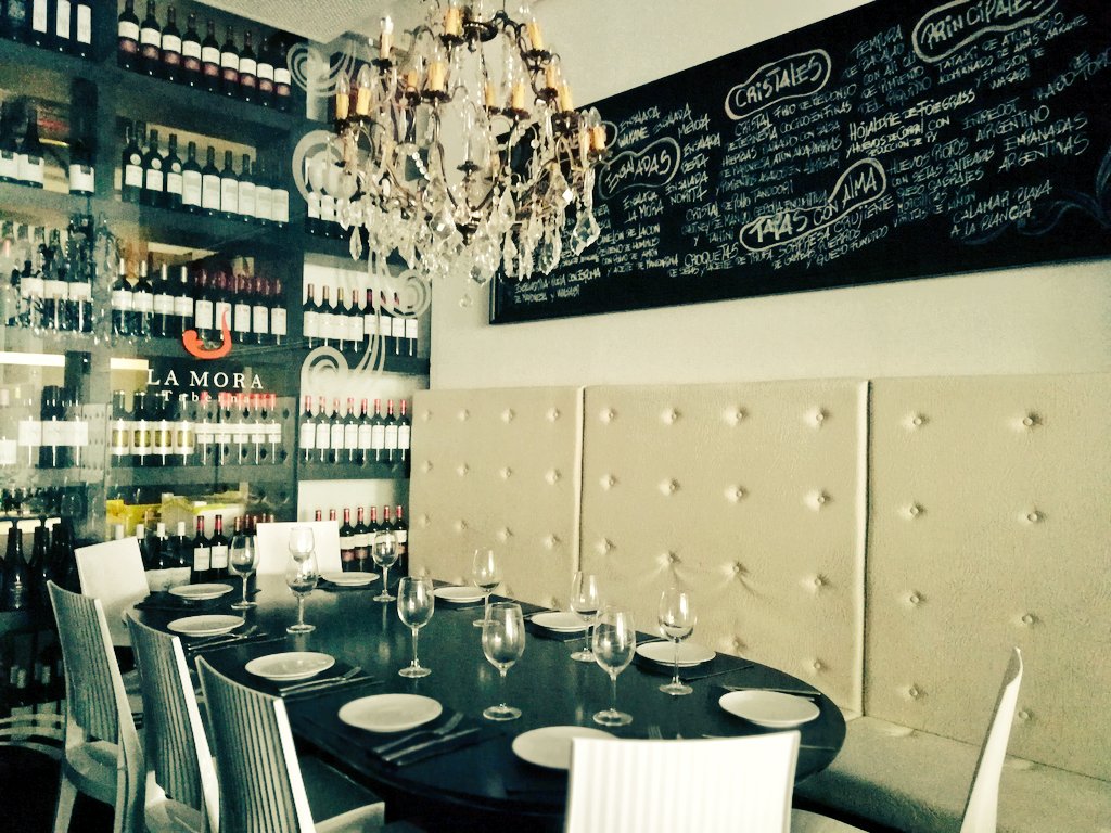 Hoy comemos con aire acondicionado. #Valencia está con mucho #caloret 😜. #estapasando <a href="/RelojValencia/">Reloj de Valencia</a> <a href="/Wine_Valencia/">Winevalencia</a> <a href="/valenciaflats/">Valenciaflats</a> <a href="/love_valencia/">Love Valencia</a> <a href="/valencia_ocio/">Ocio, vida y estilo</a>