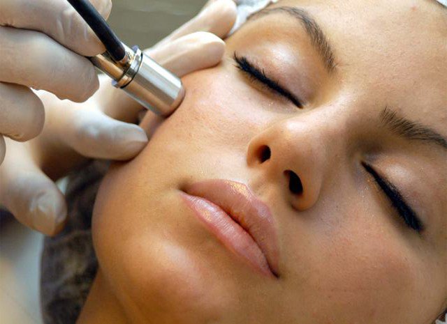 Mini microdermabrasion treatments are available for just £40 at Southface Skin Clinic, Bournemouth.
Using varied diamond tips, Pristine microdermabrasion covers the full scope of skin types, including treatments for thin, sensitive skin, rough skin zones and hard to reach areas.