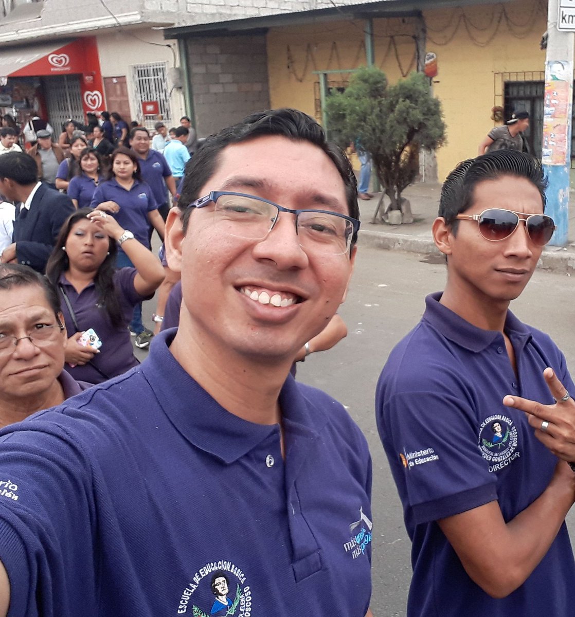 djrm1985's tweet photo. Compañeros Docentes #mercedinos. Presentes en #SantaElena. @PicoPesantes @EducacionZ5_Ec @GastonGagliardo @ERIKANTEVANG1 @MIGUELVALERO198 @grace_lolin @dannydelpiero @SahidJosue @MercedesG1210 https://t.co/dCeavChsTP
