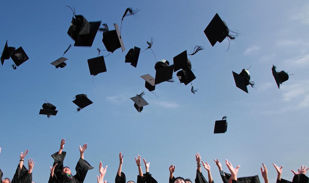 REPLcareers's tweet photo. Recently graduated?! Are you looking to learn in a highly professional, technology focused, fast-pace consultancy?
#JoinREPL https://t.co/1zBiIbdxe4
#graduatejobs #retailtech #birmingham #westmidlands #graduation https://t.co/0uQuP75oSl