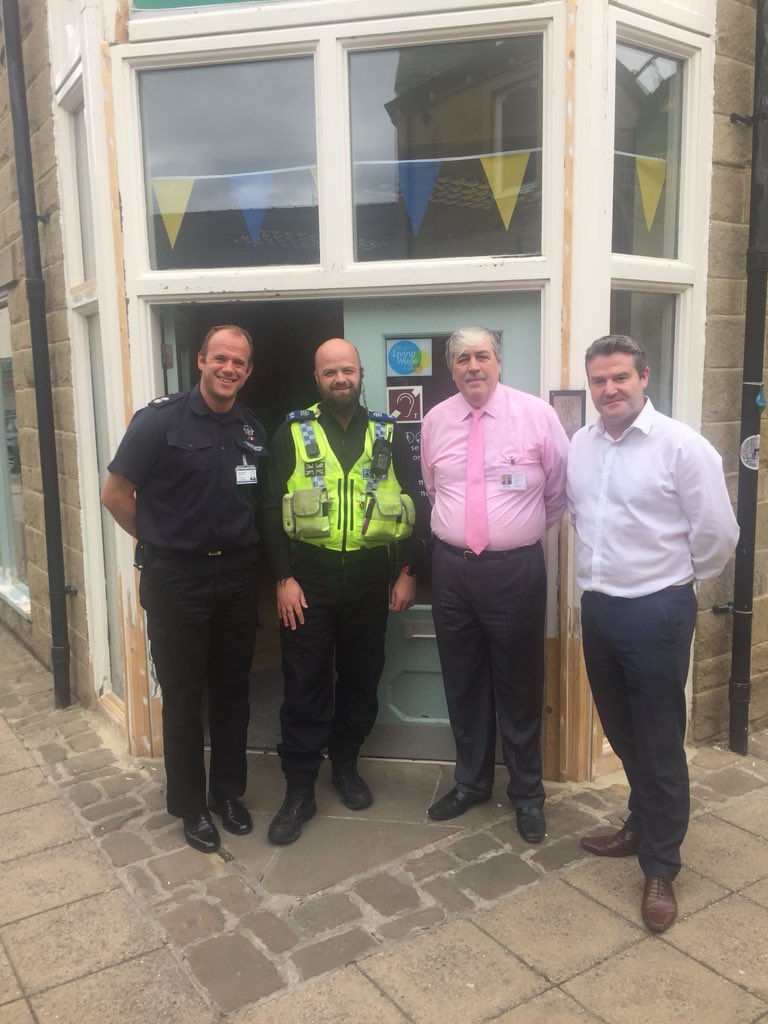 mbleasy's tweet photo. Multi agency drop in session today @OtleyCouncil office. Come down for #FireSafety #CrimePrevention and #tennency advice. Thanks to Cllr Peter Jackson, @WYP_LeedsNW & @Daleeddison #fireSafety #CrimePrevention #insureyourhome https://t.co/jnssF5cgxM