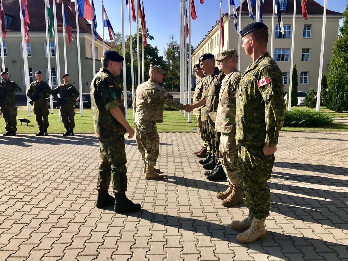 hqmncne's tweet image. Today COM #MNCNE, LTG Hofmann, welcomed COM @USArmyEurope, LTG Cavoli, on his first visit to the Headquarters in Szczecin. It’s on deepening the cooperation with #USAREUR in the field of training and exercises after this year’s exercise #SaberStrike.