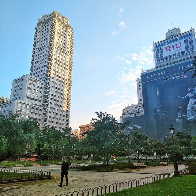 mel_a_mil's tweet photo. Bom dia Madrid!! .
.
.
.
.
.
.
#madridmola #visitemadrid #maespelomundo #brasileirosnaeuropa #estaes_madrid #madridmonumental #brasileirosnaespanha #estaes_madrid #estaes_espania #plazadeespaña #torredemadrid #edificioespaña #brasileirospelomundo #souIto… https://t.co/qA58T243wA https://t.co/ALPI15jMr1