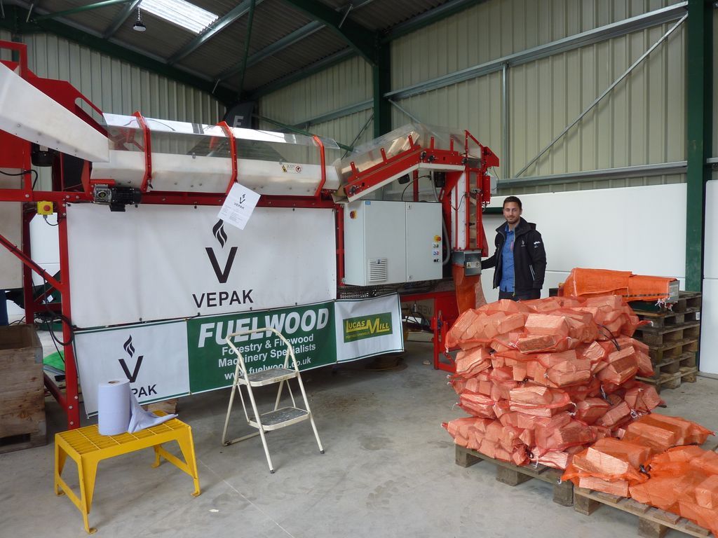 FuelwoodWarwick's tweet image. VEPAK automatic log bagging machine will be demonstrated on the Fuelwood stand at the APF next month. Call 01926 484673 for further details........