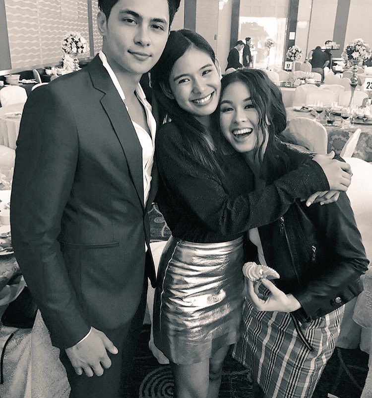 SiblingsKisses's tweet photo. Yung mas kinilig ako nung sinubuan ni @delavinkisses si @devonseron17. May tandem name na ba sila? I love the sister vibe!!π https://t.co/yGSsBOnhfn
