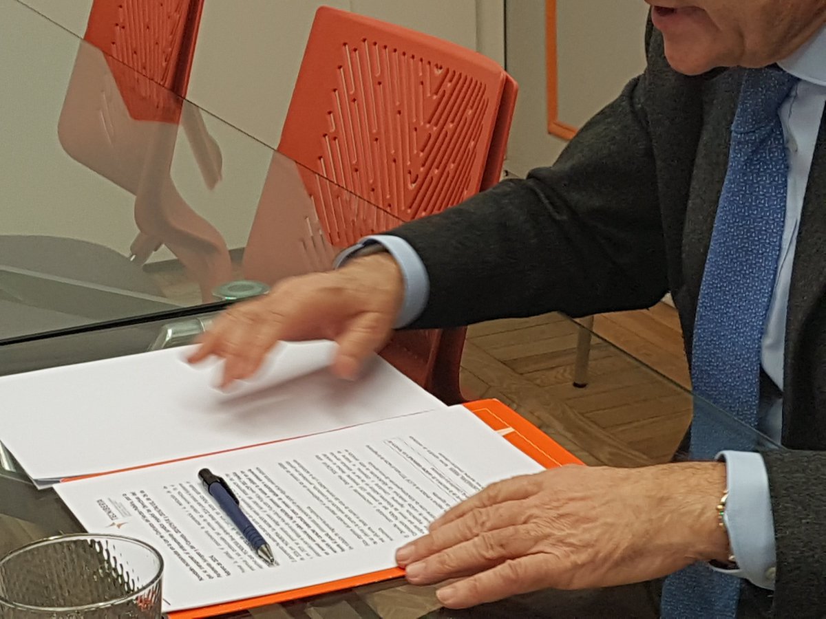 Ver una obra aprobada  y que lleva la firma de un alumno emociona. Entonces piensas que igual no lo has hecho tan mal
