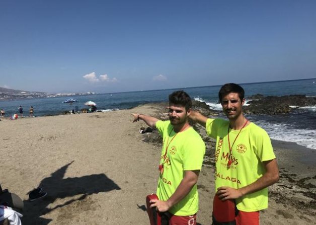 CsMalaga's tweet photo. 🗞️¡Enhorabuena a estos héroes que han rescatado a 2 personas antes de morir ahogados en playas de #Mijas! Aquí tienes la historia 👉 https://t.co/jzflN6Tsoj https://t.co/20rResTfX4