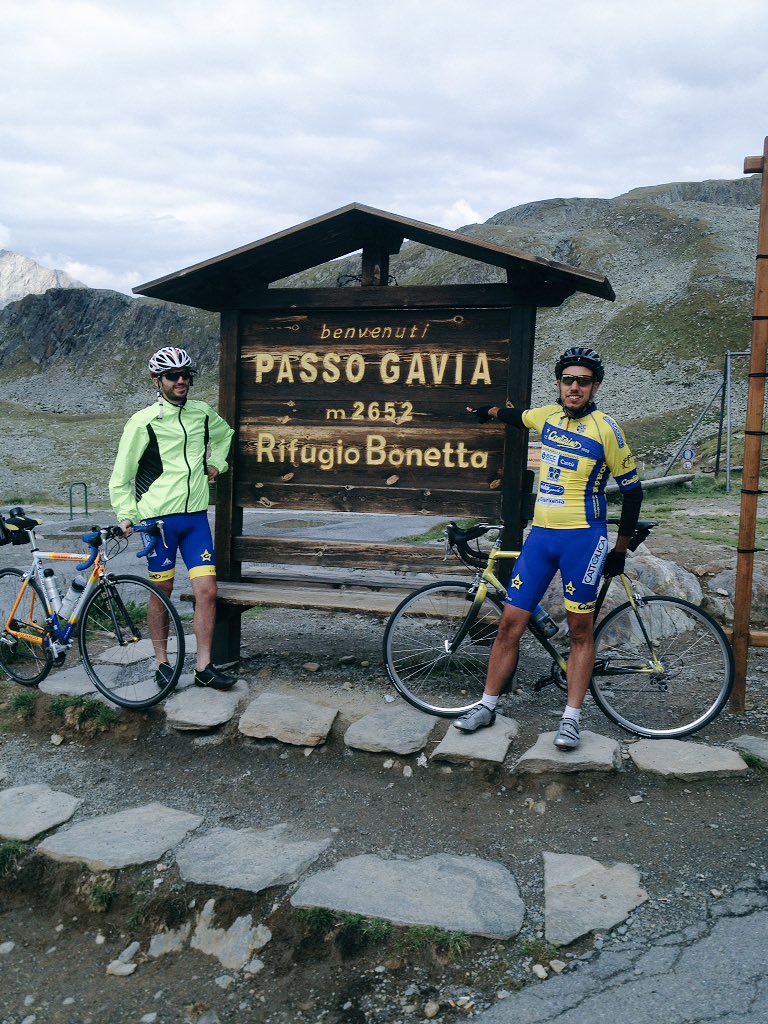deemattionair's tweet photo. E comunque, tra freddo, pioggia e tornanti infiniti...We did it! #passoGavia 2652m #bicidacorsa #salita "My only chance was to tough it out over the Gavia" #Hampsten 1988 #Giroditalia #estate2018 https://t.co/UCSRGld7fo