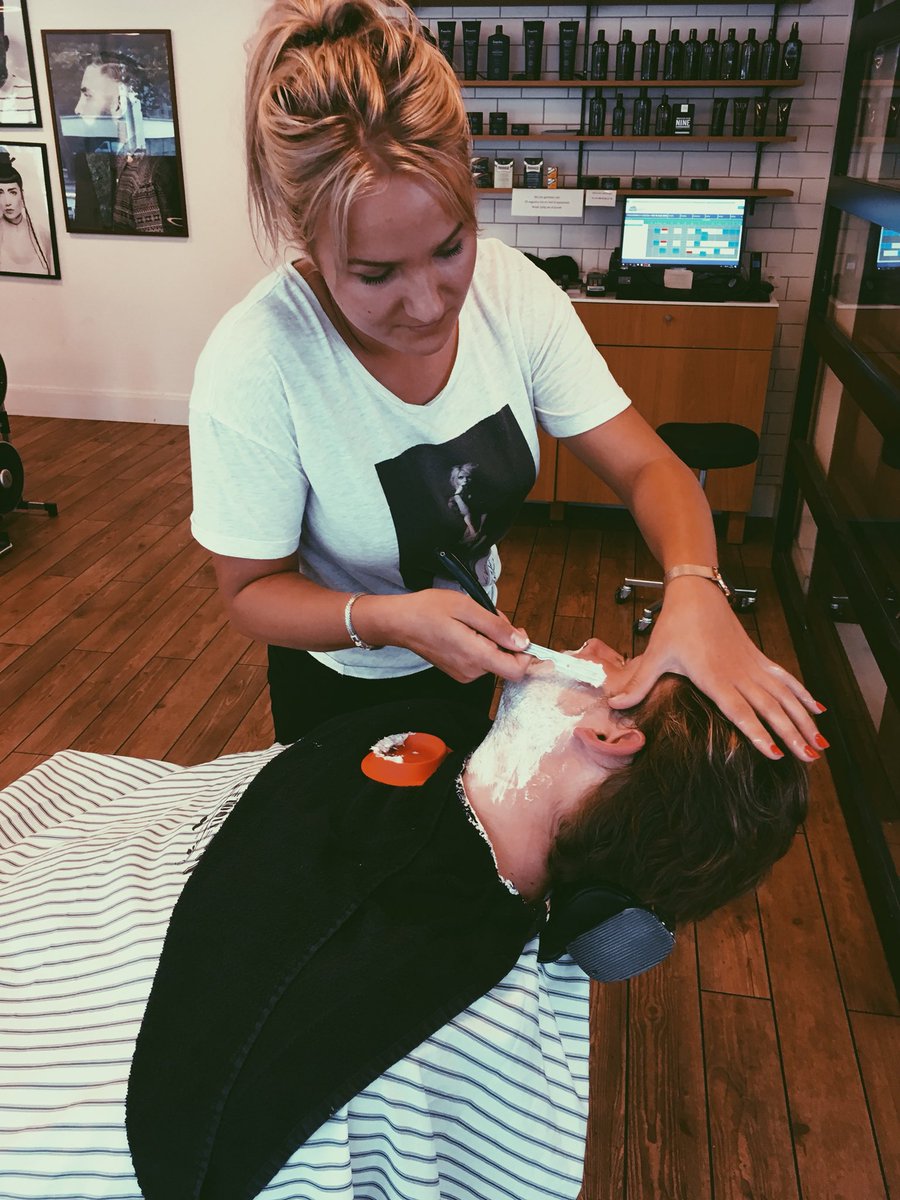 mylifeastatum's tweet photo. Goodmorning guys! ๐
#barber #barbershop #barberconnection #barberculture #barberforlife #barbering #hairstylist https://t.co/eBMjD8tDuy