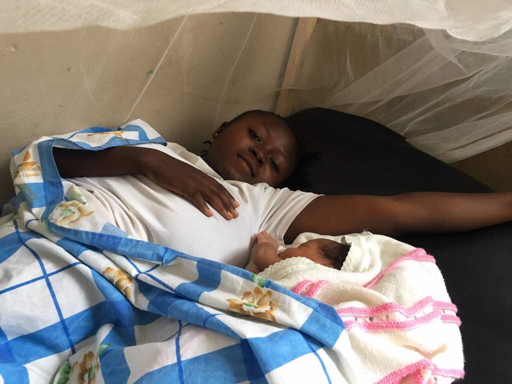 UNFPARDC's tweet image. #Mangina, épicentre de l épidémie MV#ebola, l équipe de @UNFPARDC a visite la maternité du Centre de Référence de #Mangina avec une moyenne d’accouchement de 60 par mois et une capacité de 160 lits @SennenHounton @UNFPA_ESARO