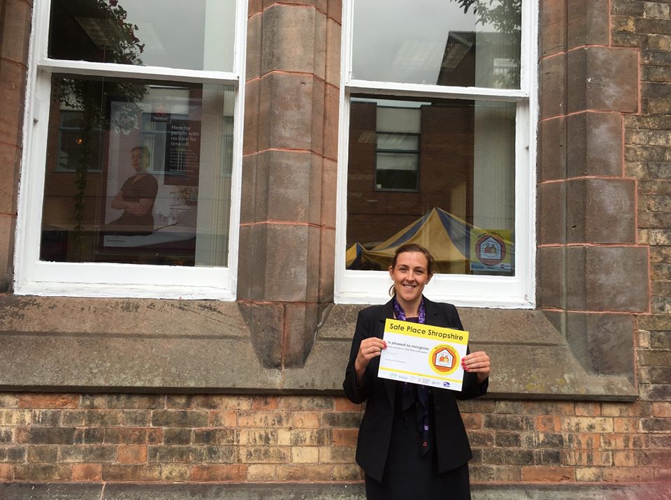 SafePlaceShrops's tweet photo. Last week we welcomed NatWest at Market Drayton to @SafePlaceShrops 
Thank you Amy, Manager at Market Drayton for signing up. @janine_loxton @annhowells182 @JoandJess @MarketDraytonCC @festivaldrayton @MDraytonCops Sharing more news with you soon!! https://t.co/8vi5EKABbN