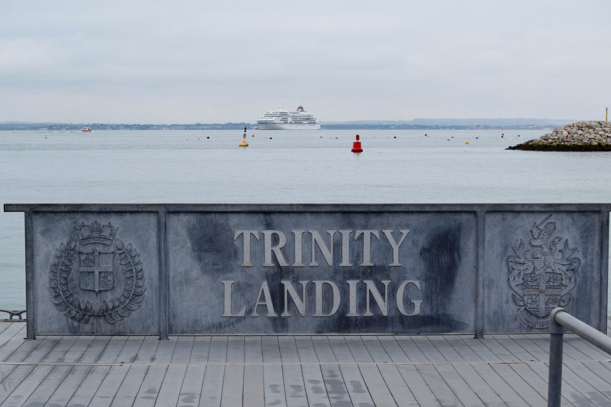 Cowes Harbour tweet media
