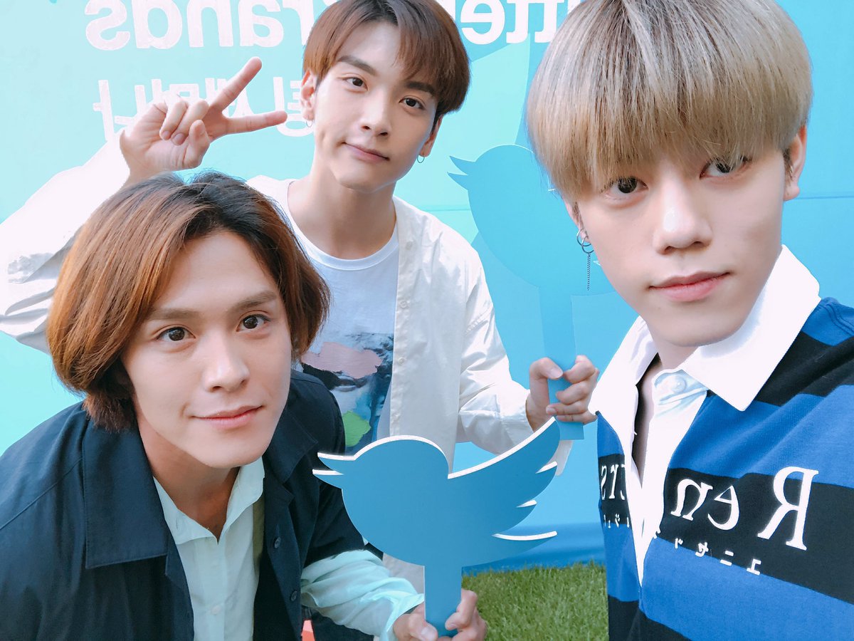 NFlyingofficial's tweet photo. 저희 엔플라잉이 트위터 블루룸 라이브에 초청되었어요!! 너무 재미있었고, 또 다른 방법으로 엔플라잉을 공유할 수 있어서 좋았어유 앞으로도 잘 부탁드립니다!!
@TwitterKorea
#엔플라잉 #재현 #광진 #훈 #색다른 #공유 #자유를 #물어다주는 #파랑새 #TwitterBlueRoom https://t.co/S754GpLF87