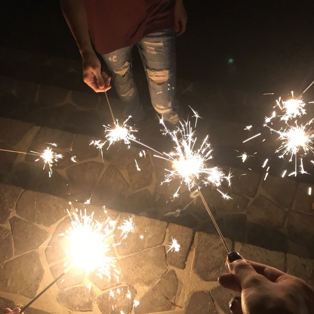 Moe20131206's tweet photo. 燈花会⸜❤︎⸝‍
王寺帰ってきてから花火🎇
最終日でやたら人多かった暑かった～ https://t.co/SFjlFIb59q