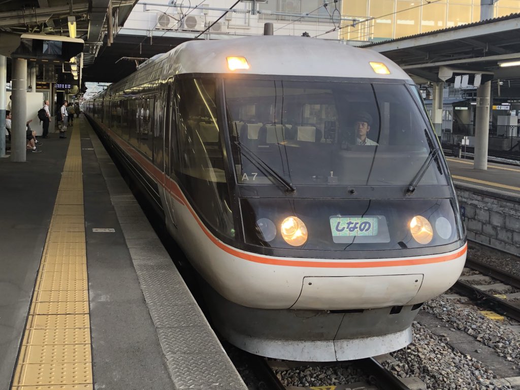 Mc223 2042 9001列車 V Twitter 松本で信州特急料金回数券を購入し 特急しなの号に乗車しましょう