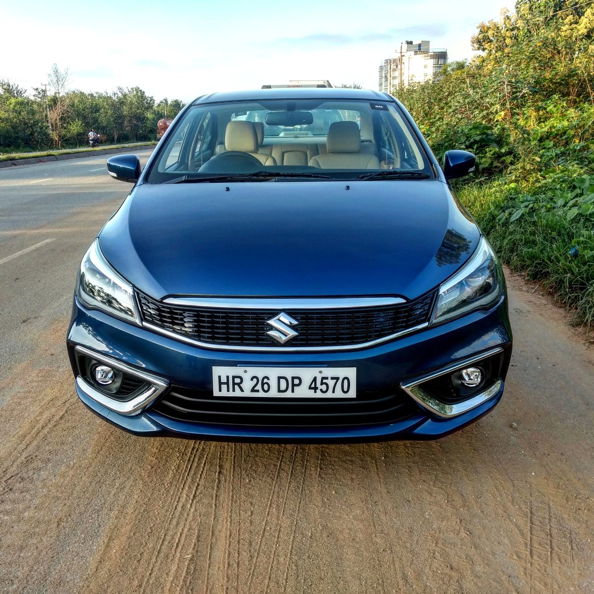 ChiragSMoro's tweet photo. #TheNewCiaz drive in Bangalore. 
Comes with a new 1.5 mild hybrid petrol engine.

@MSArenaOfficial @NexaExperience https://t.co/Zfnph4QfXF