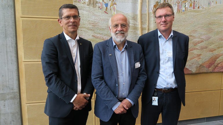 USN_info's tweet photo. CEO i @kongsbergasa og @rune_foshaug i @NHO_no tok imot nye #industrimaster #studenter. #jobb i #næringslivet under #studiet er en suksessformel https://t.co/GxXyI4dPVi @KristianBogen @_NITO_Stud @IselinNybo @konservativ @jossetann @AvisenKhrono https://t.co/993JX0PcZw