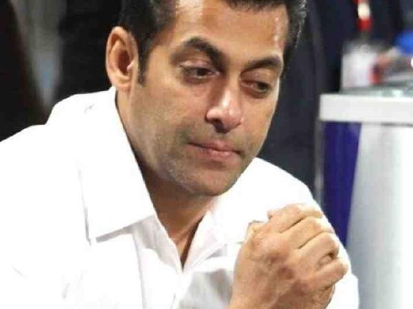 BollywoodUncut's tweet photo. #SalmanKhan SADDENED By #KeralaFlood Heart Goes Out To Victims
View More 👉https://t.co/T4oj1B6BbU
#BollywoodCelebs #KeralaReliefFund #KeralaFloodRelief #ChanceToGive #beinghuman #climatechange #KeralaFloodsHelpNeeded #KeralaRainsHelp #AllForKerala #KeralaRains https://t.co/AqSDwOhBZL