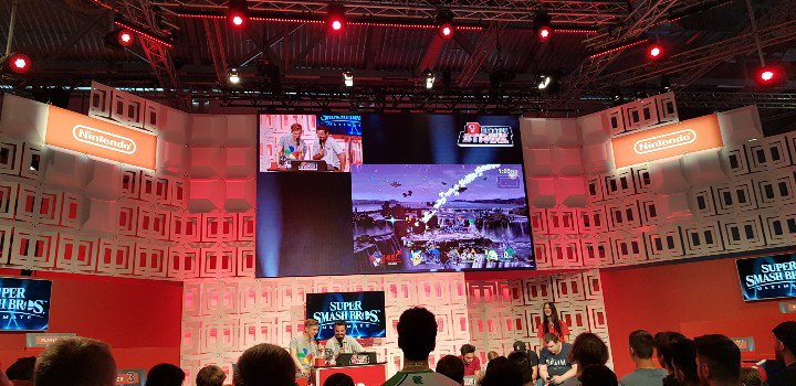 Kunai_KazeKun's tweet photo. gamescom Bilder vom #Nintendostand
Nicht die Schönsten, aber ich bin hier o.o https://t.co/Od3dEcuXKt