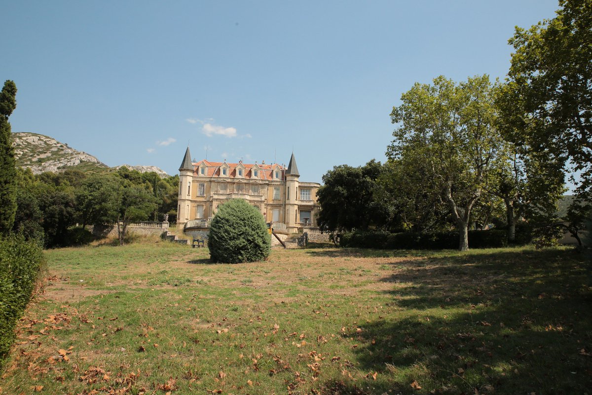 DavidLaMars's tweet photo. Les enfants autistes du château de la #Panouse sont maintenant partis, le promoteur va pouvoir abattre la belle maison attenante, le grand pin et 58 autres arbres #Marseille #divisionparcellaire #élémentremarquabledubâti #patrimoine https://t.co/IWd9gi0TQ0